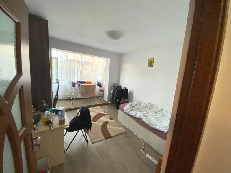 Apartament 3 camere decomandat - Podu Roș 