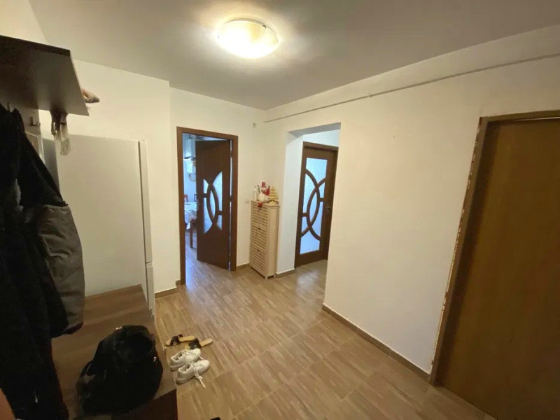 Apartament 3 camere decomandat - Podu Roș 