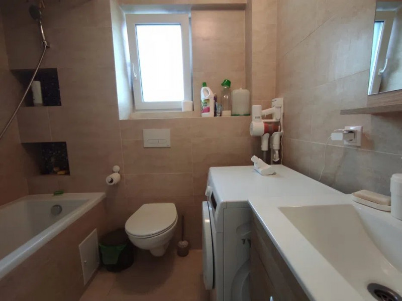 Apartament 2 camere, decomandat,  etaj intermediar, loc de parcare CUG