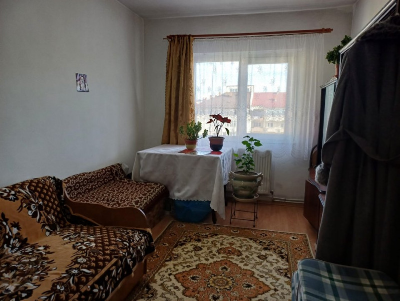 Apartament 3 camere, decomandat Lunca Cetatuii