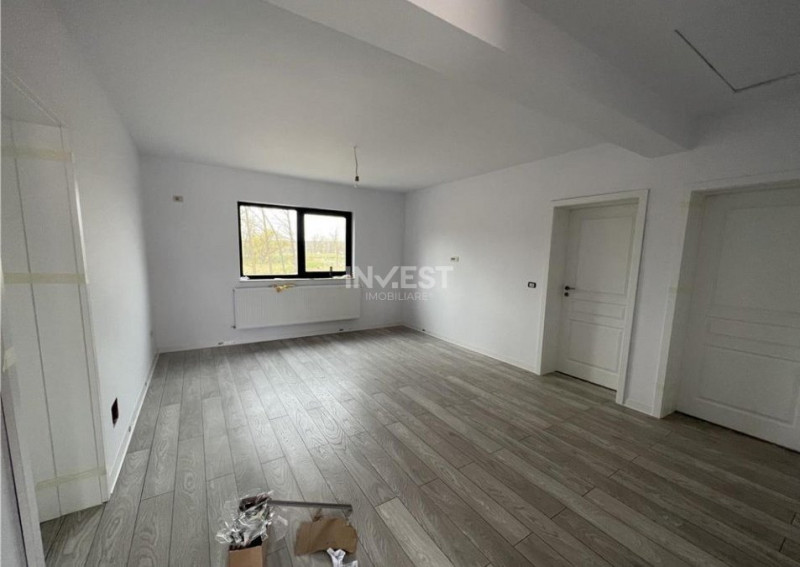 Casa 4 camere , 450 mp teren, beci, canalizare, Miroslava