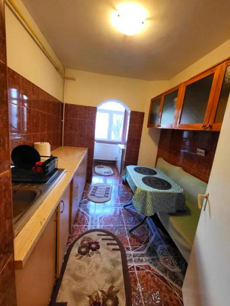 Apartament 2 camere decomandat-Etaj 1-Podul  de Fier