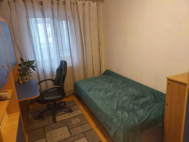 Apartament 3 camere si 2 bai decomandat, zona Pacurari- Alpha Bank, Iasi