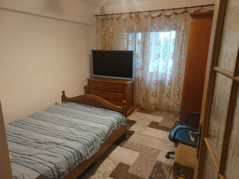 Apartament 3 camere si 2 bai decomandat, zona Pacurari- Alpha Bank, Iasi