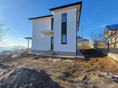 Casă de Vânzare în Miroslava - cu Teren de 700 mp