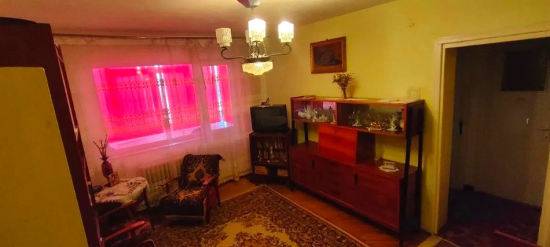 APARTAMENT 3 CAMERE - ETAJUL 3 - PODU ROȘ - 60000 EURO