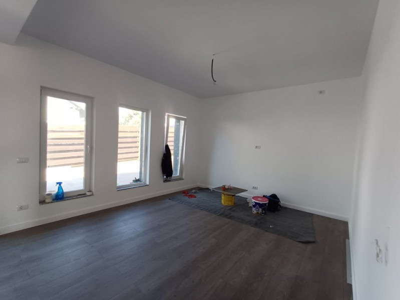 Casa cu 4 camere , Valea Adanca , zona 5 drumuri