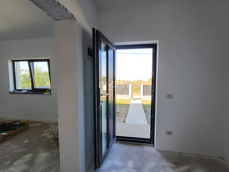 CASA INDIVIDUALA CU  4 CAMERE , MIROSLAVA-VOROVESTI, CU BECI