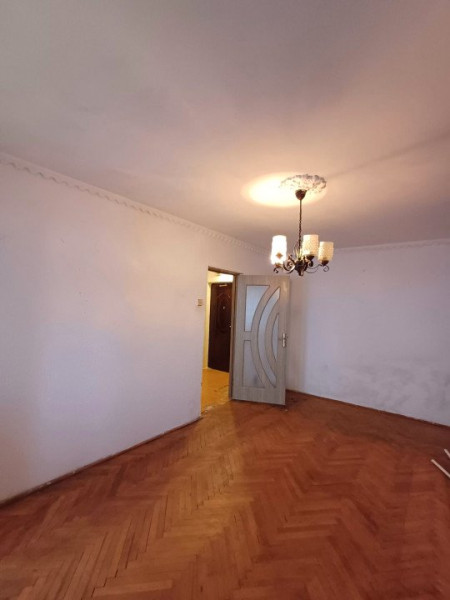 APARTAMENT 3 CAMERE DECOMANDAT, 70MP - PODU ROȘ, PIAȚA NICOLINA 