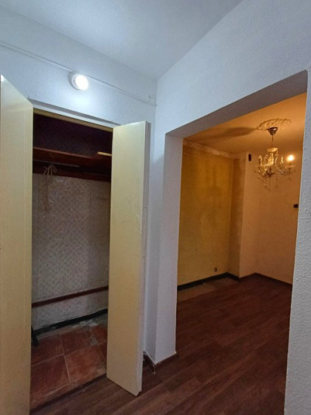 APARTAMENT 3 CAMERE DECOMANDAT, 70MP - PODU ROȘ, PIAȚA NICOLINA 