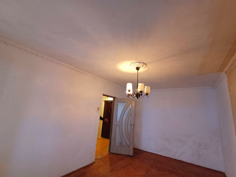 APARTAMENT 3 CAMERE DECOMANDAT, 70MP - PODU ROȘ, PIAȚA NICOLINA 