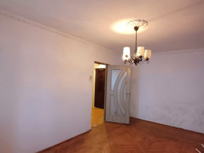 APARTAMENT 3 CAMERE DECOMANDAT, 70MP - PODU ROȘ, PIAȚA NICOLINA 