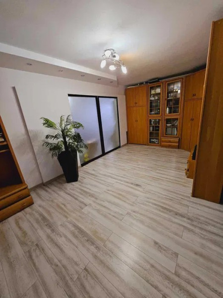 Apartament cu 3 Camere, și 2 Balcoane, 80 mp- Cug