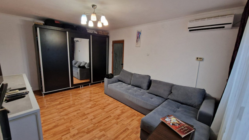 Apartament 2 camere, semidecomandat, etaj intermediar, 60 mp, Poitiers