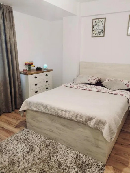 Apartament Modern cu 2 Camere Decomandate, Mobilat și Utilat, cu Parcare Inclusă