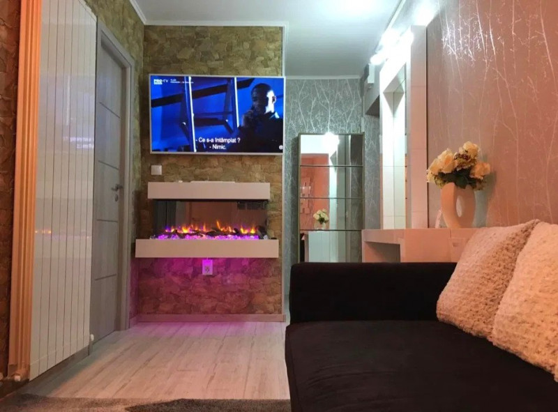 Apartament cu 3 camere -  etajul 2 - Podu Roș, Cantemir 