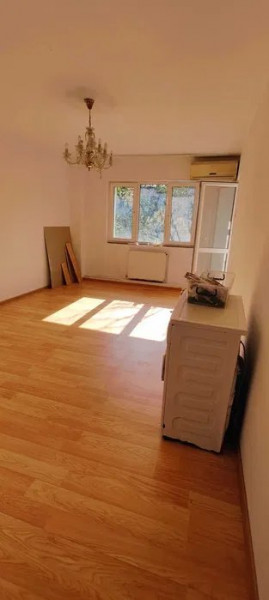 Apartament 4 camere - etajul 3 - Podu Roș, Liceul Racoviță