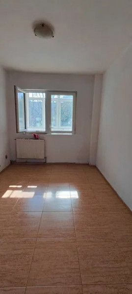 Apartament 4 camere - etajul 3 - Podu Roș, Liceul Racoviță