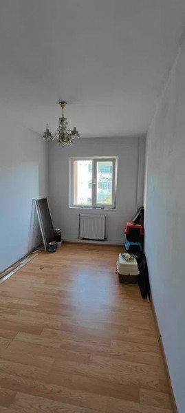 Apartament 4 camere - etajul 3 - Podu Roș, Liceul Racoviță