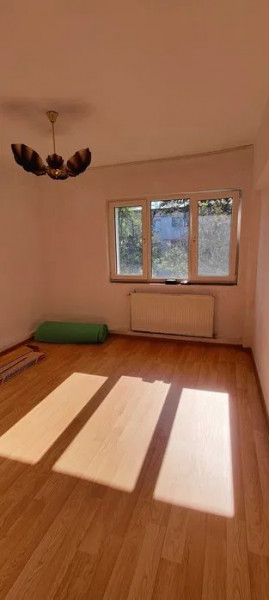 Apartament 4 camere - etajul 3 - Podu Roș, Liceul Racoviță