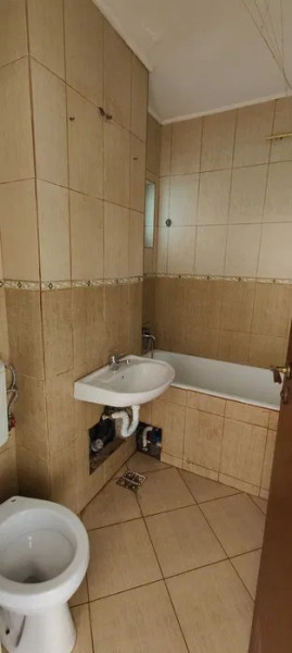 Apartament 4 camere - etajul 3 - Podu Roș, Liceul Racoviță