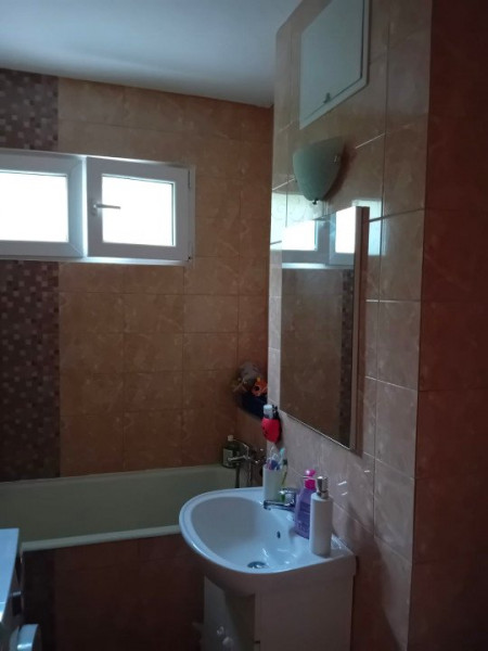 Apartament 3 camere - etajul 1 - bloc fără risc - Podu Roș, Cantemir 