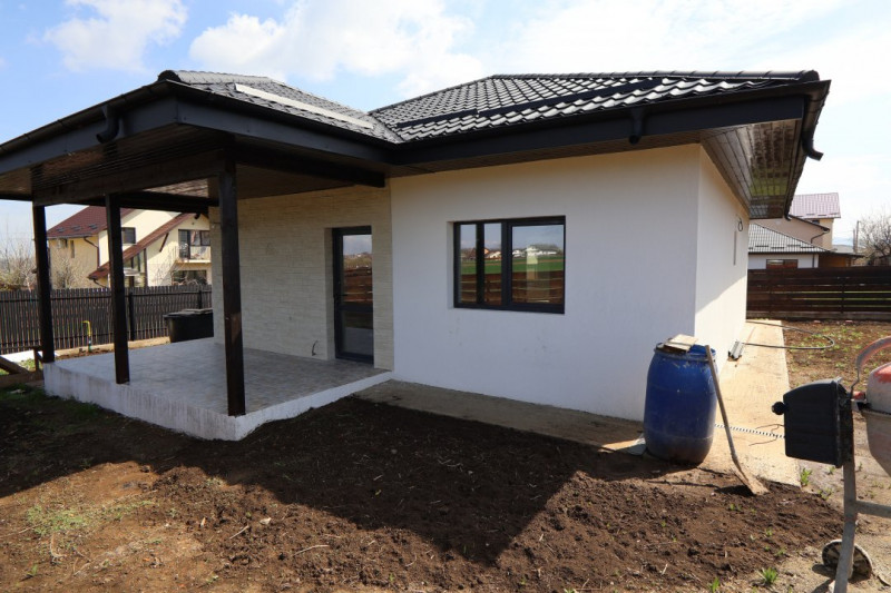 CASA CU 3 CAMERE, STRADA PRINCIPALA HORPAZ 