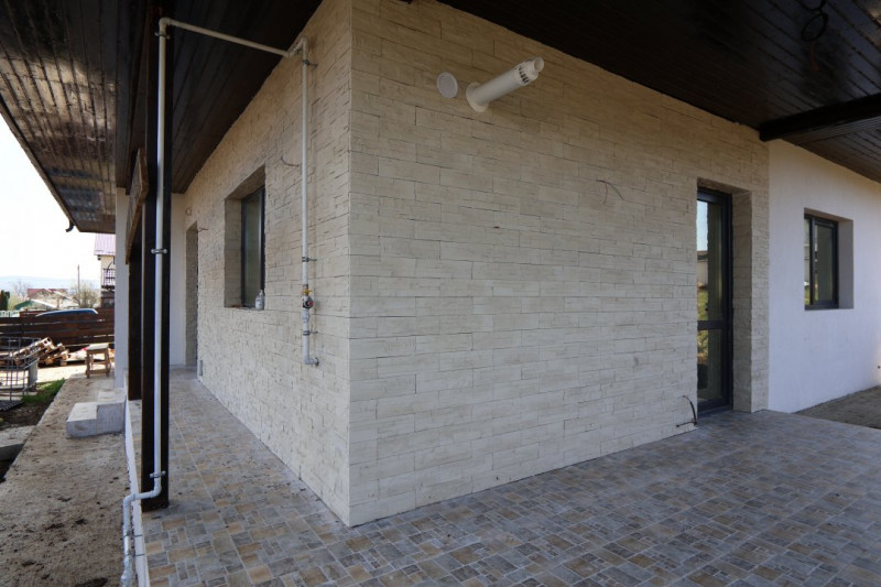 CASA CU 3 CAMERE, STRADA PRINCIPALA HORPAZ 