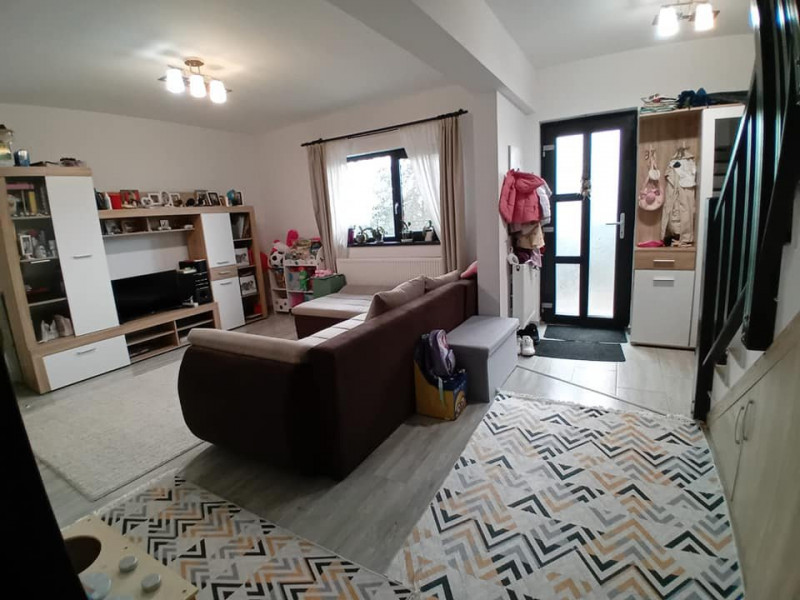 Casa tip TRIPLEX , zona 5 drumuri , 4 camere 