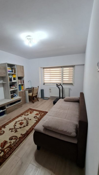 CENTRU -etajul 1, apartament cu 3 camere 