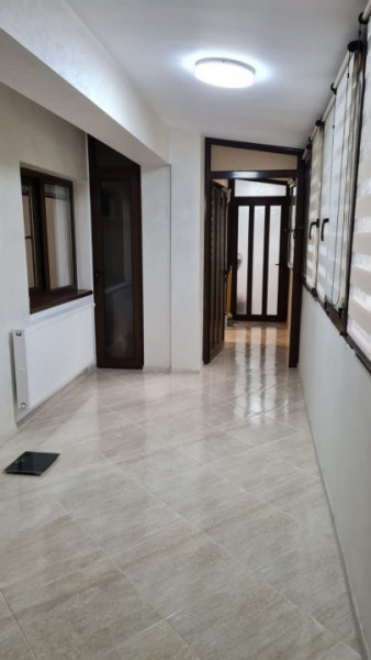 CENTRU -etajul 1, apartament cu 3 camere 