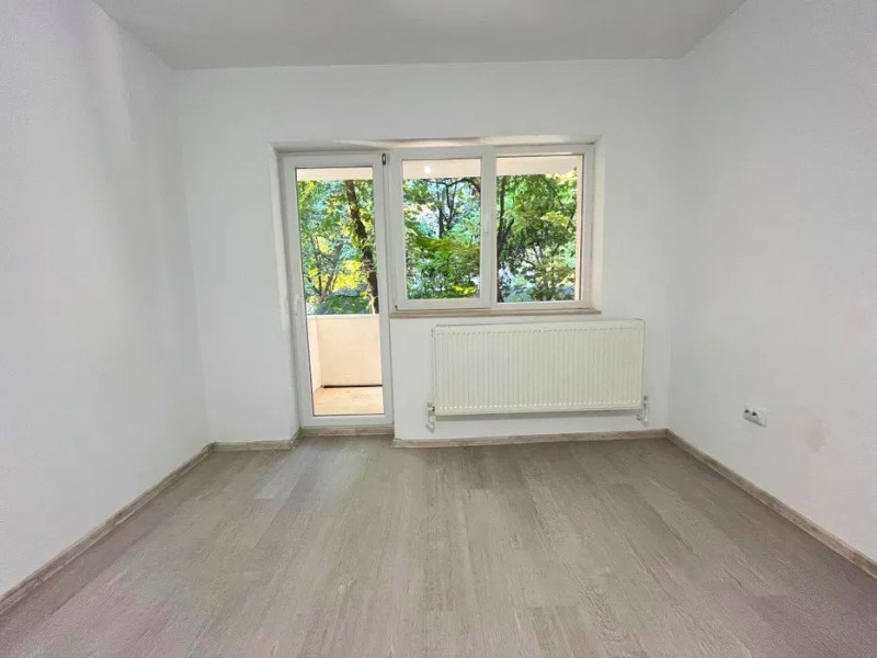 Apartament 3 camere - etajul 1 - Podu Roș, Liceul Racoviță