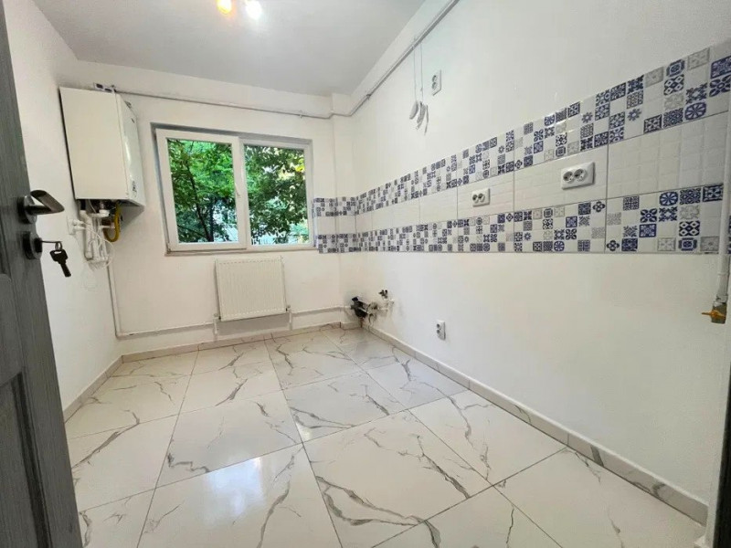 Apartament 3 camere - etajul 1 - Podu Roș, Liceul Racoviță