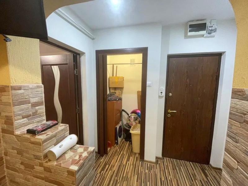 Apartament 2 camere - etaj intermediar - Podu Roș 