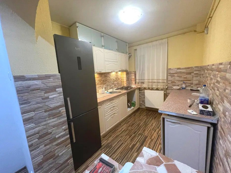 Apartament 2 camere - etaj intermediar - Podu Roș 