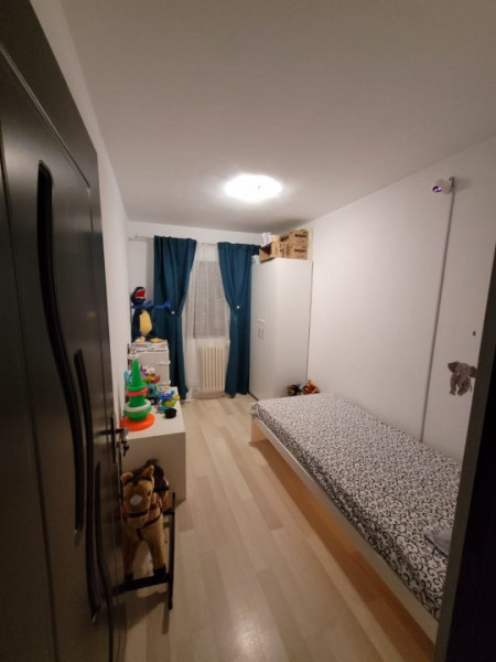 Dacia - Apartament 3 camere renovat, mobilat - 95.000 euro 