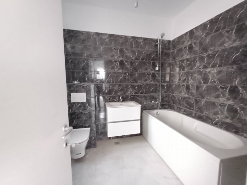 APARTAMENT 3 CAMERE POTIERS-MANTA ROSIE 105 METRII PATRATI 