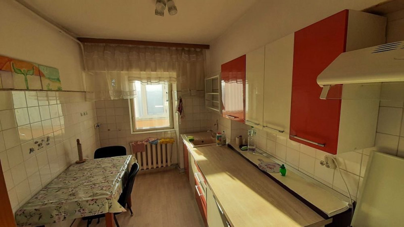 Apartament 3 camere si 2 bai, decomandat, zona  Gara- McDonalds, Iasi