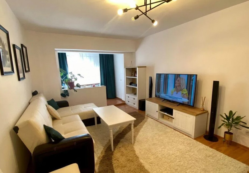 Apartament cu 3 Camere, etaj intermediar, Mobilat-Utilat. CUG