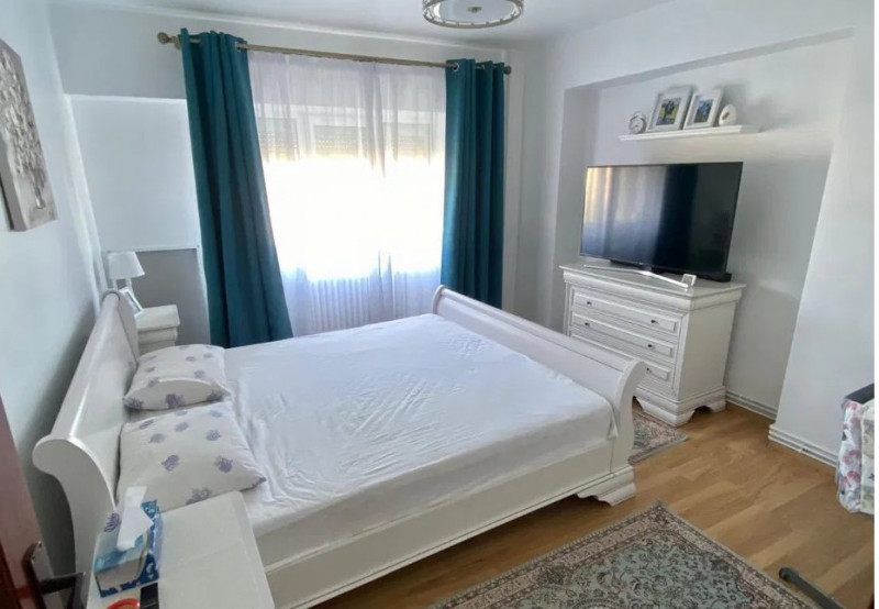 Apartament cu 3 Camere, etaj intermediar, Mobilat-Utilat. CUG