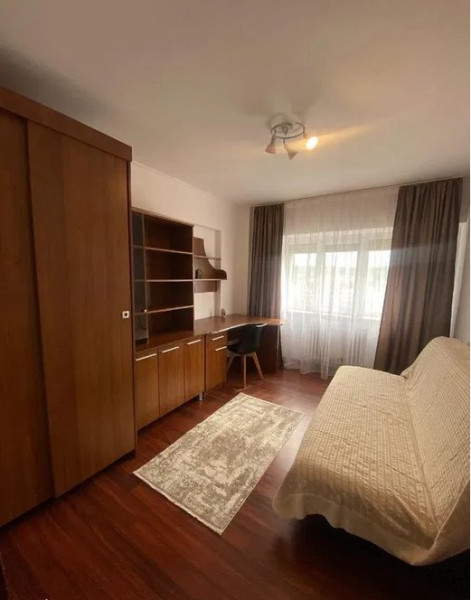 Apartament cu 3 Camere, etaj intermediar, Mobilat-Utilat. CUG