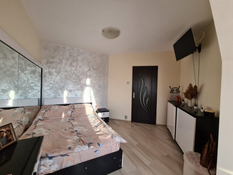 Dacia - Apartament 3 camere renovat, mobilat - 95.000 euro 