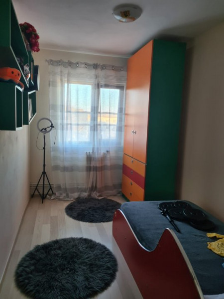 Dacia - Apartament 3 camere renovat, mobilat - 95.000 euro 