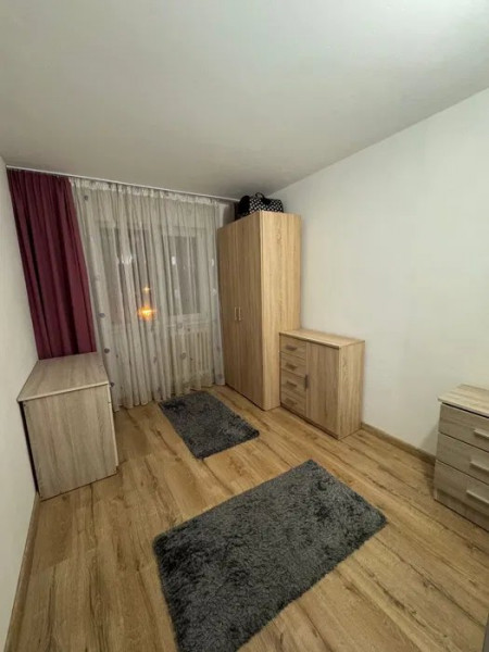 Zimbru- Apartament 4 camere semidecomandat, etaj 1