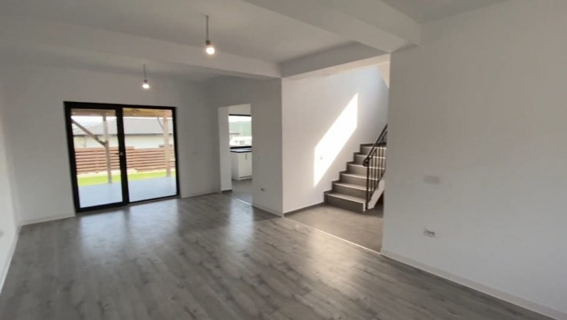 Casa 4 CAMERE, MAGAZIE, 350MP TEREN, VALEA ADANCA