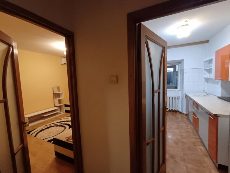 Apartament 3 camere, decomandat, Gara- McDonald's