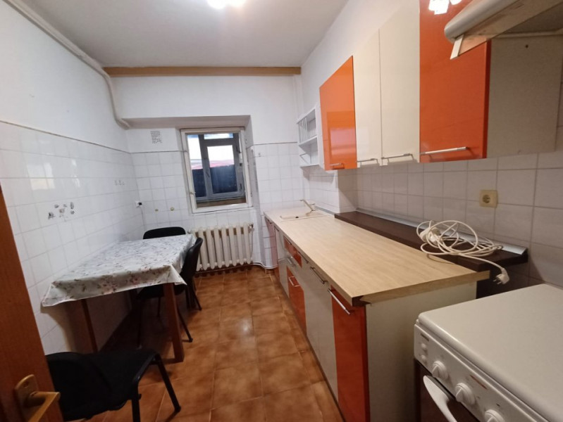 Apartament 3 camere, decomandat, Gara- McDonald's