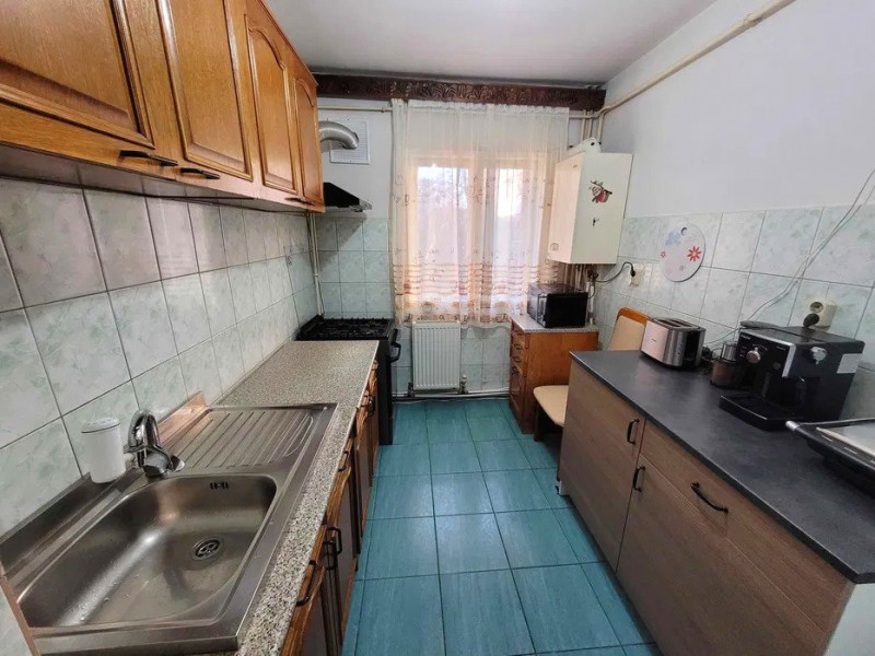 Apartament 3 camere - etaj 2 - bloc fără risc - Podu Roș 