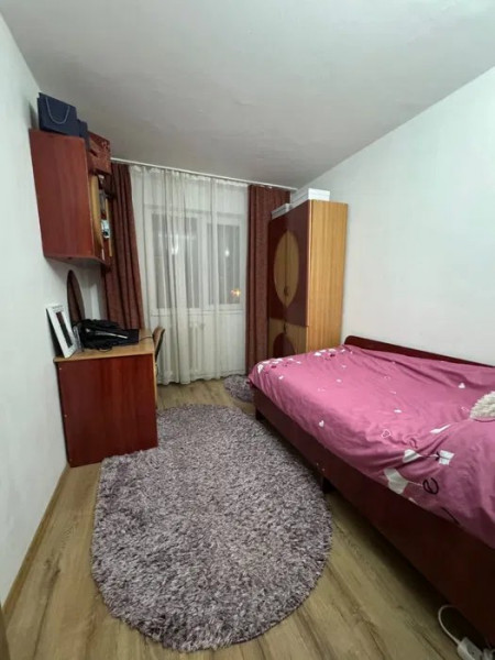 Zimbru- Apartament 4 camere semidecomandat, etaj 1