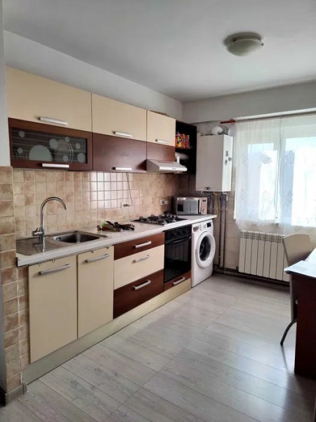 Alexandru- Apartament 3 camere renovat, etaj 1 -72mp